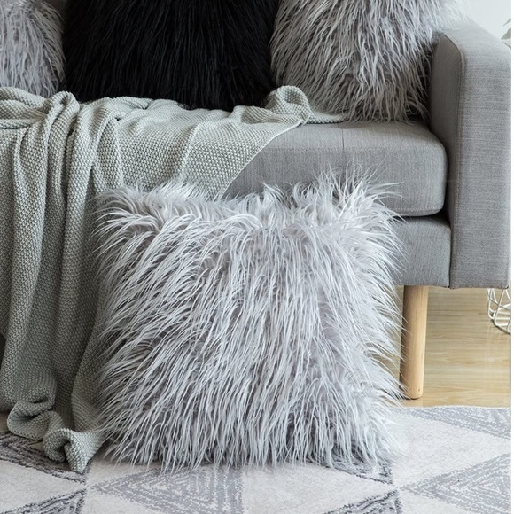 Pack of 2 Faux Fur Throw Pillows Covers 20” x 20” - Picture 6 of 9